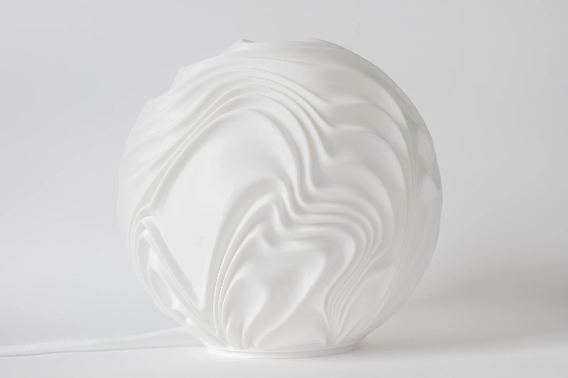 O4 Flow Sculpted Lamp