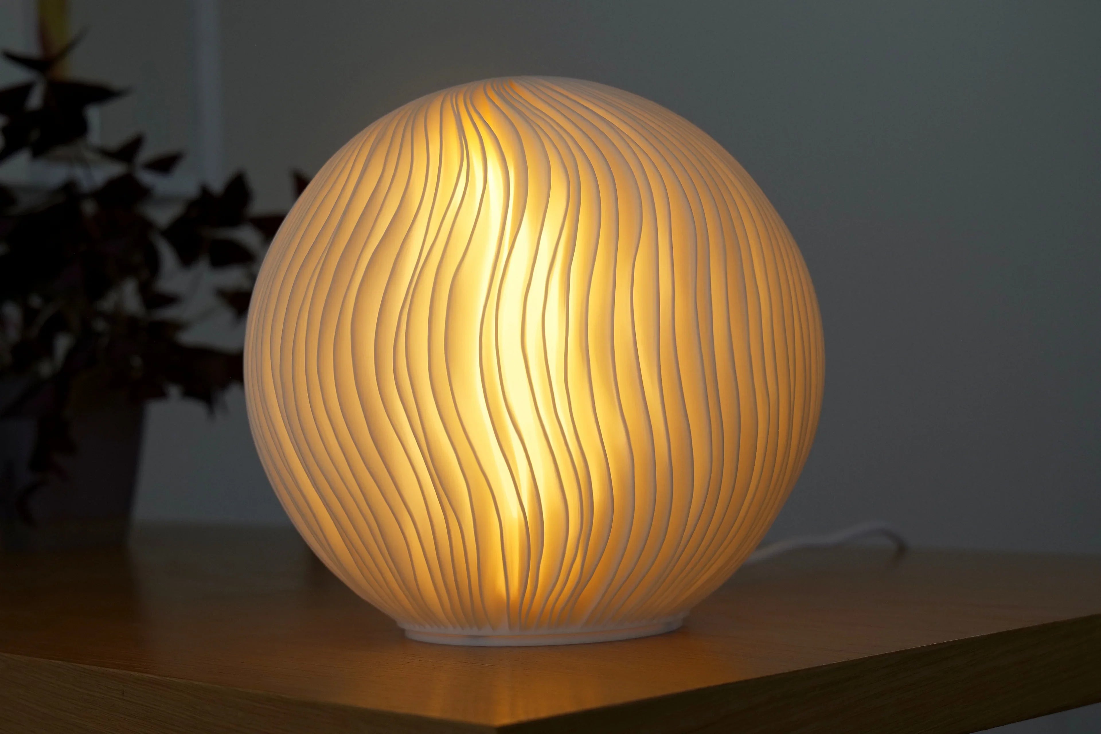 O5 Wind Sculpted Lamp