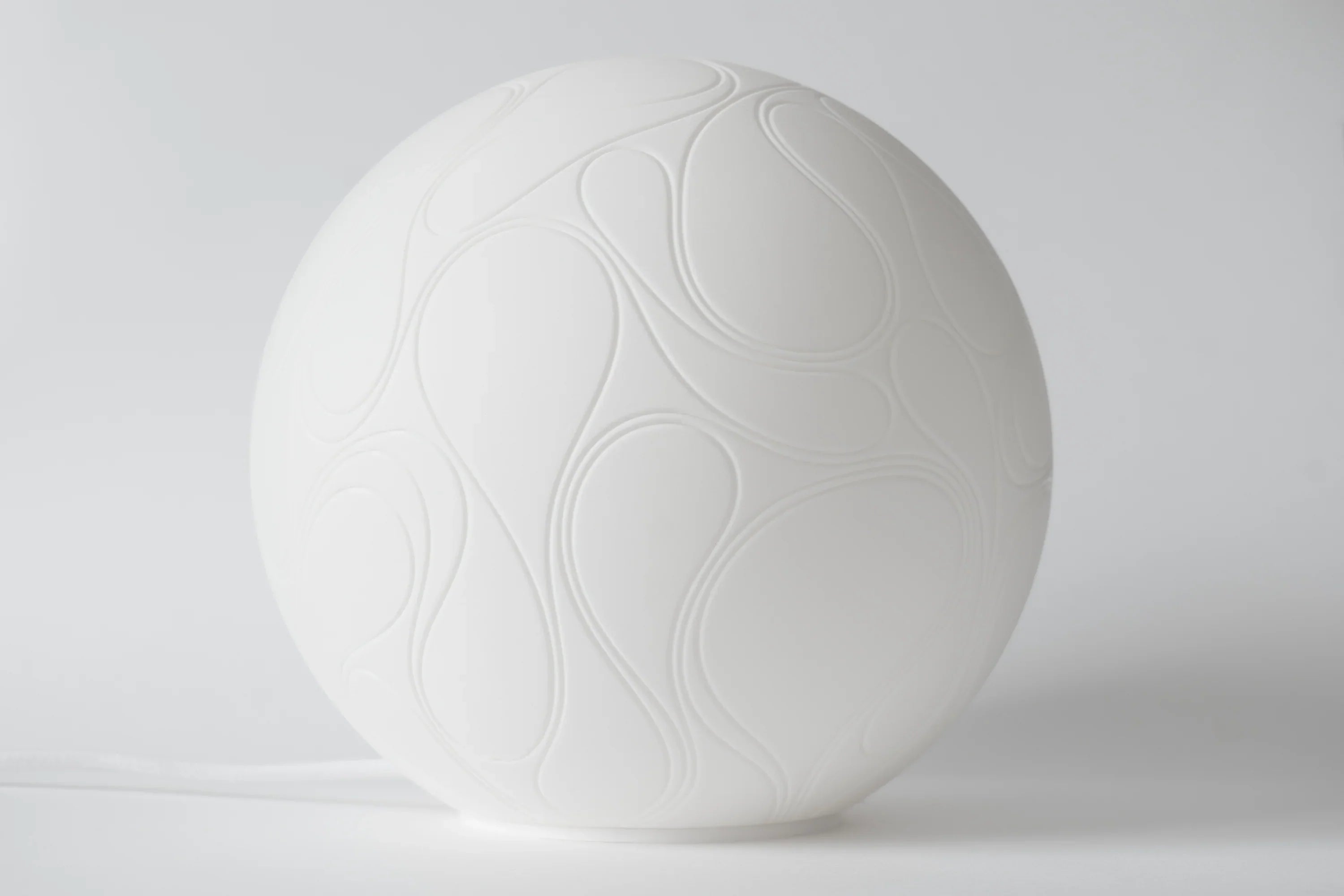 O8 River Sculpted Lamp