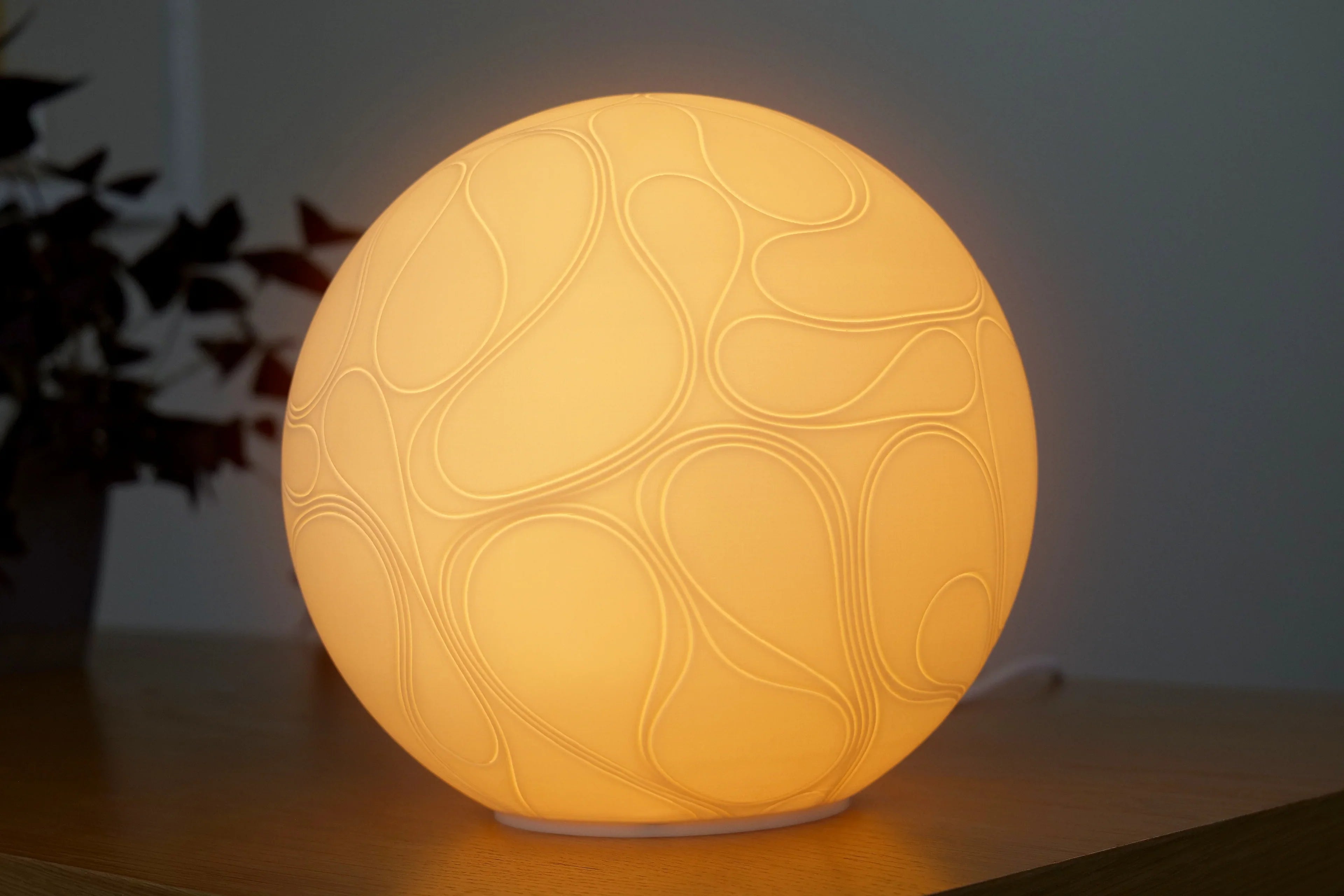 O8 River Sculpted Lamp