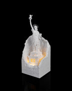 Wereldmonument met verlichting